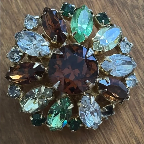 Beautiful Vintage Hobe Rhinestone Earrings - Picture 4 of 4